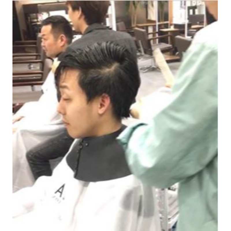 山本とよしきの散髪の様子
